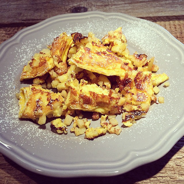 Apfel-Kaiserschmarrn als Frühstück oder süße Mahlzeit - Holla die Kochfee