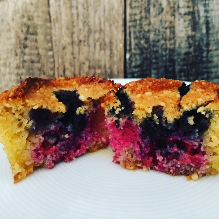 Mandel Muffins mit Beeren - Holla die Kochfee