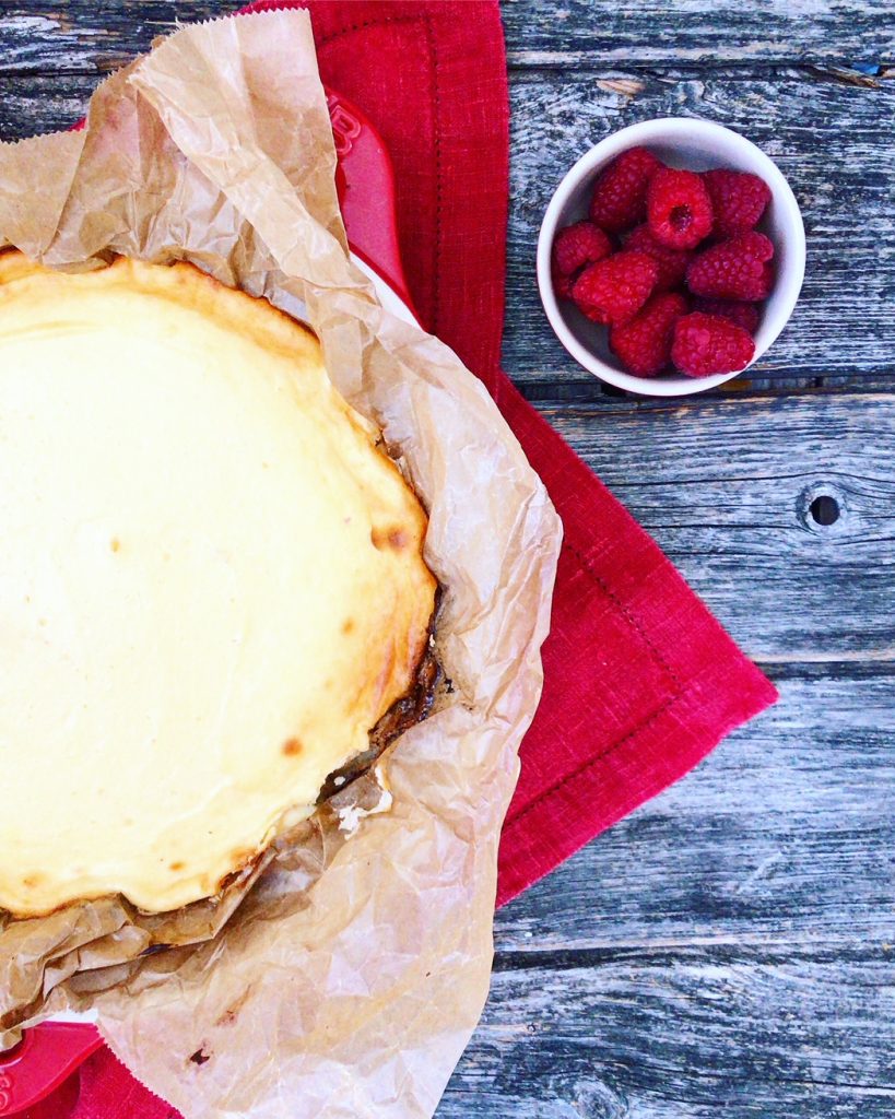 Low Carb Cheesecake mit Vanillemandelboden