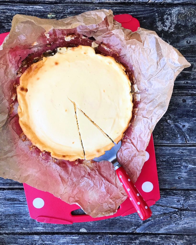 Low Carb Cheesecake mit Mandelboden 