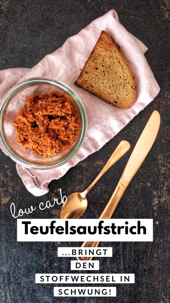 Teufelsaufstrich aus dem Backofen mit geröstetem Brot mit Rezept
