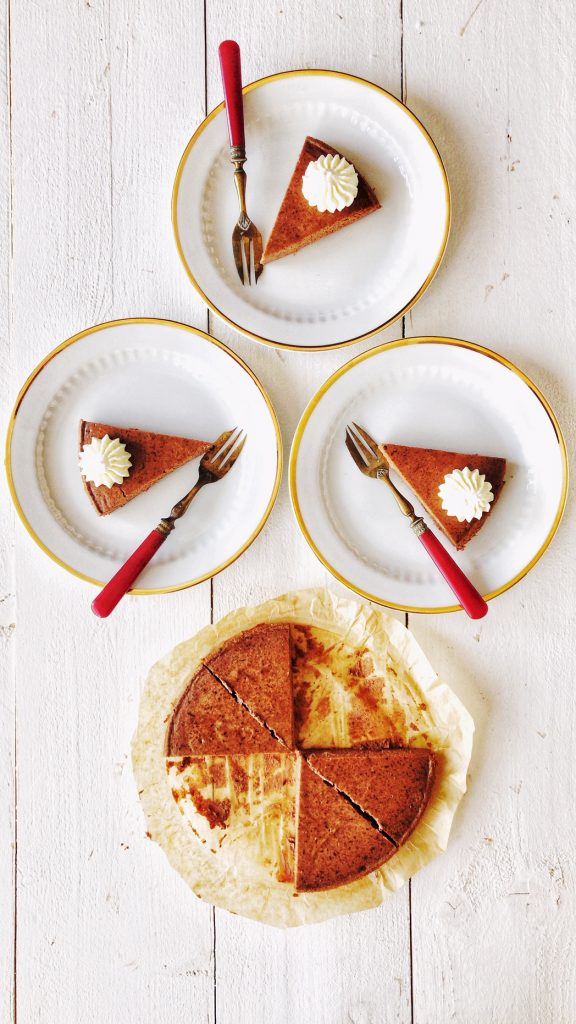 Schokoladen Cheesecake serviert