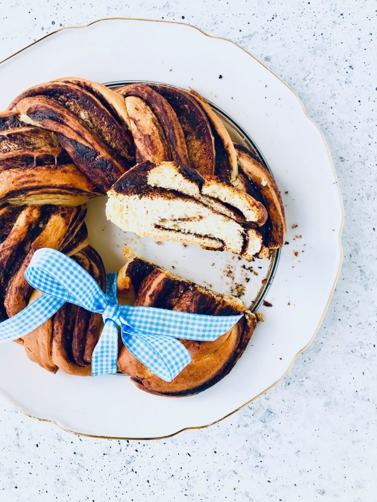Brioche-Kranz mit Schokolade - Holla die Kochfee Brioche-Kranz mit Schokolade - Holla die Kochfee