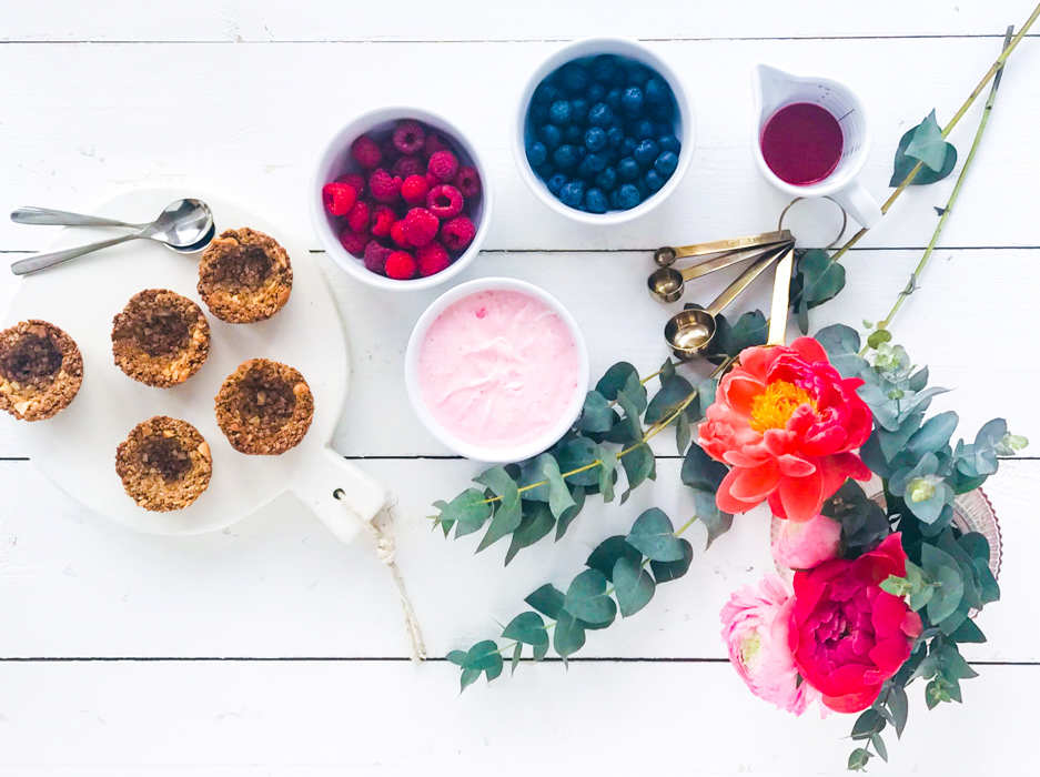 gesundes Frühstück mit Granola Cups