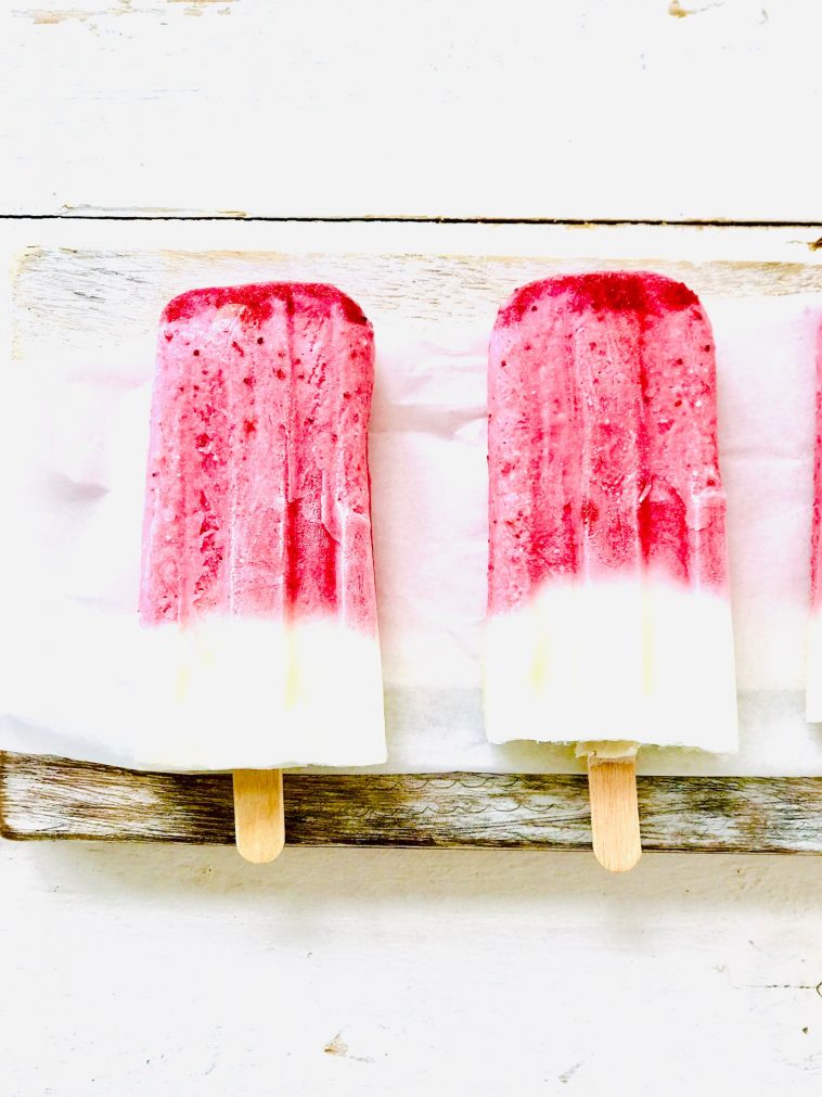 Fruchtiges zuckerfreies Joghurt-Eis am Stiel - Holla die Kochfee
