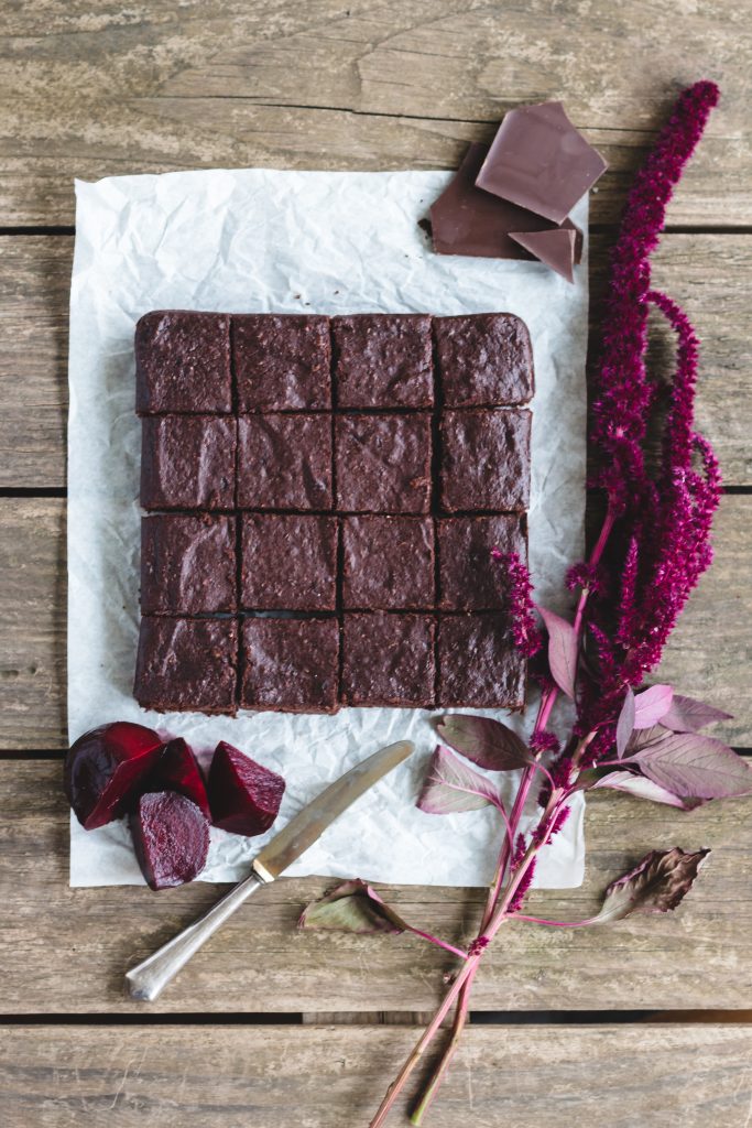 Rote Bete Brownies aufgeschniten