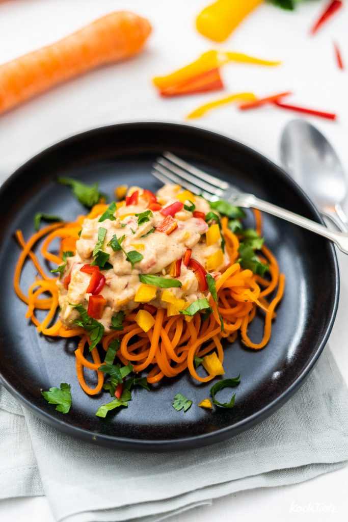 Karottenspaghetti mit Mandelsauce 