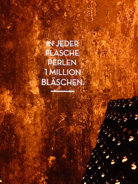 In jeder Flasche perlen eine Million Bläschen