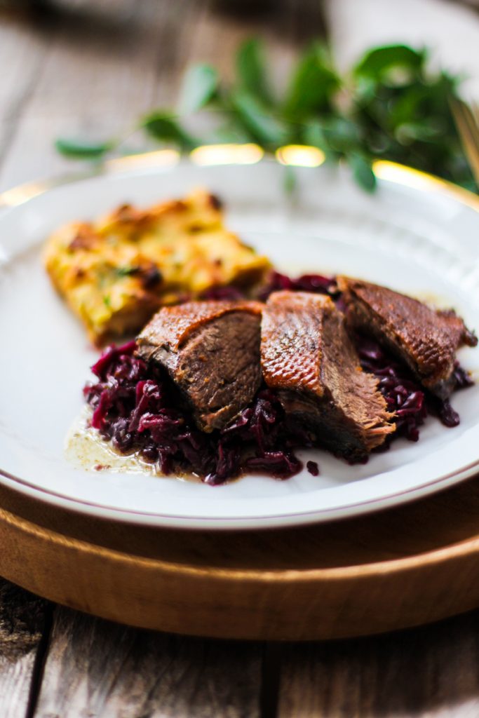 Gänsebrust auf Rotkohl