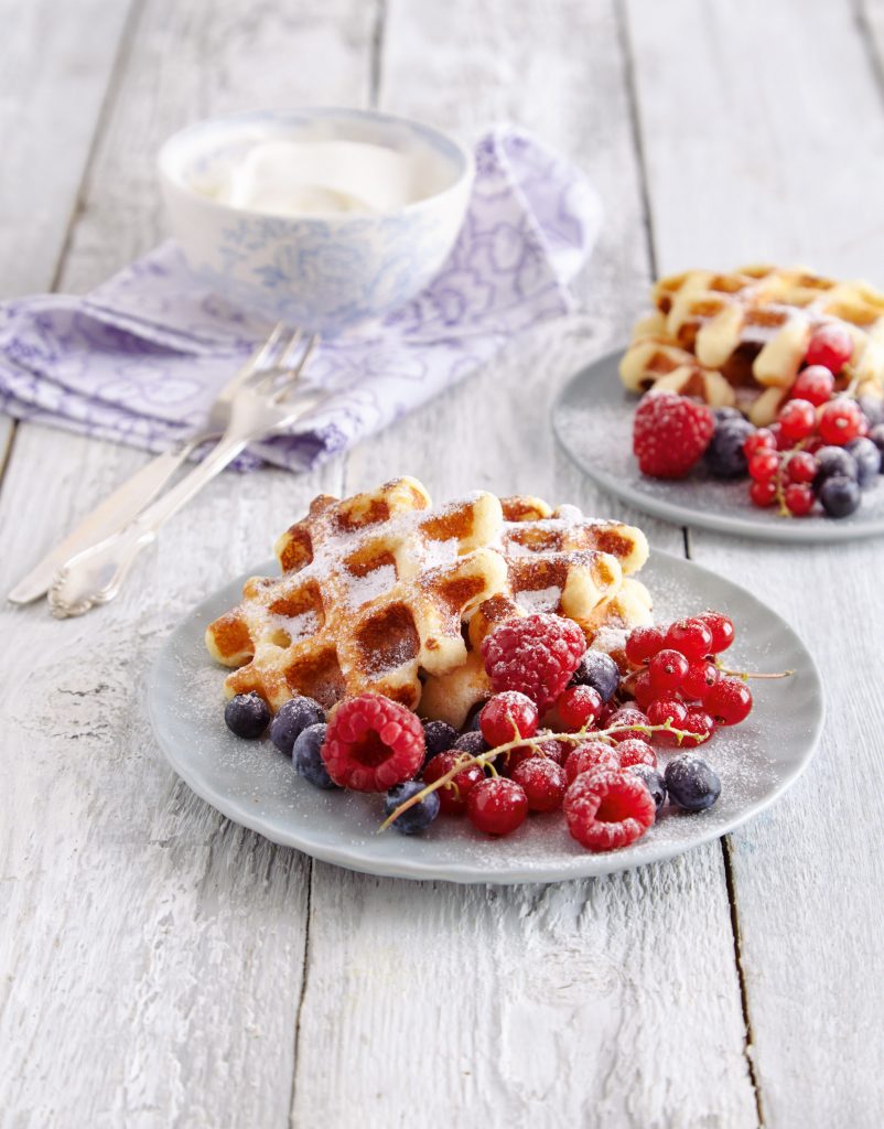 Cheesecake Waffeln auf einem weißen Teller 