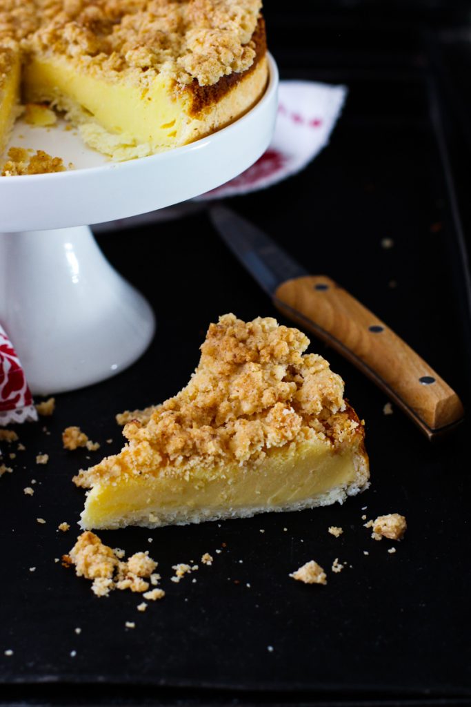 Käsekuchenstück mit Streuseln