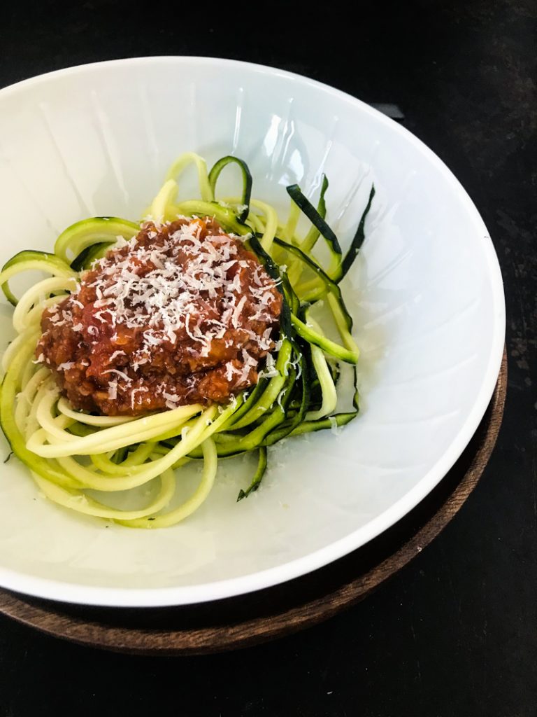 Vegane Bolognese auf Zucchininudeln