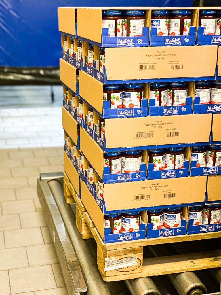 Eine Palette mit Hiffenmark, bereit zum Transport