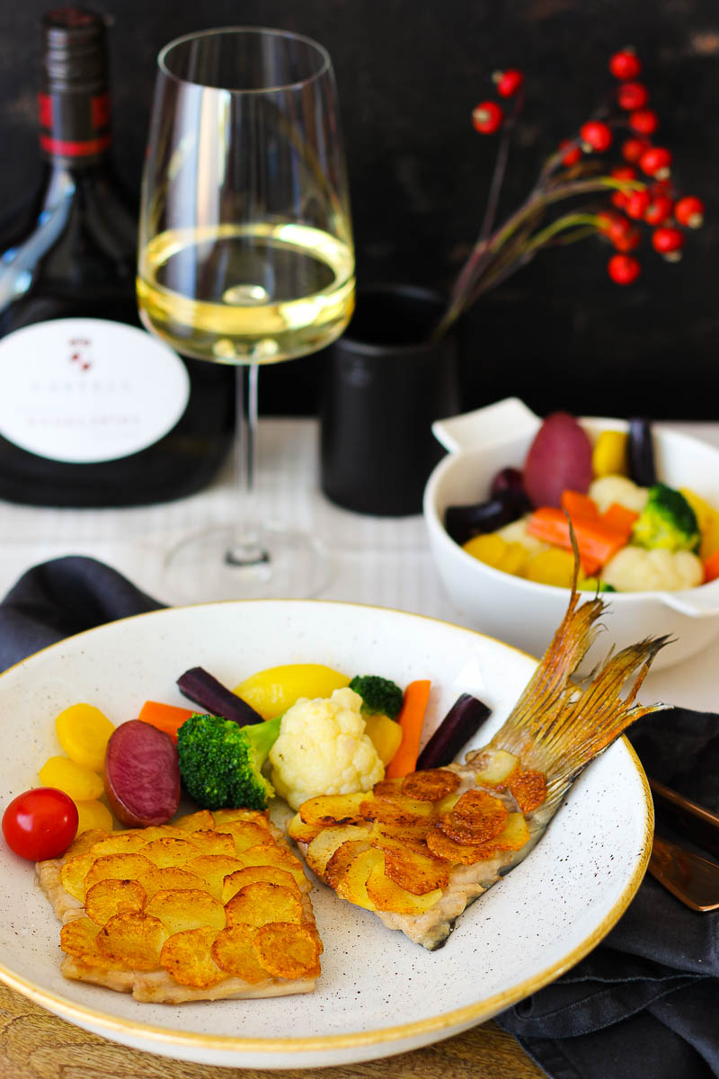 Karpfenfilet mit Kartoffelschuppen und Silvanerbutter - Holla die Kochfee