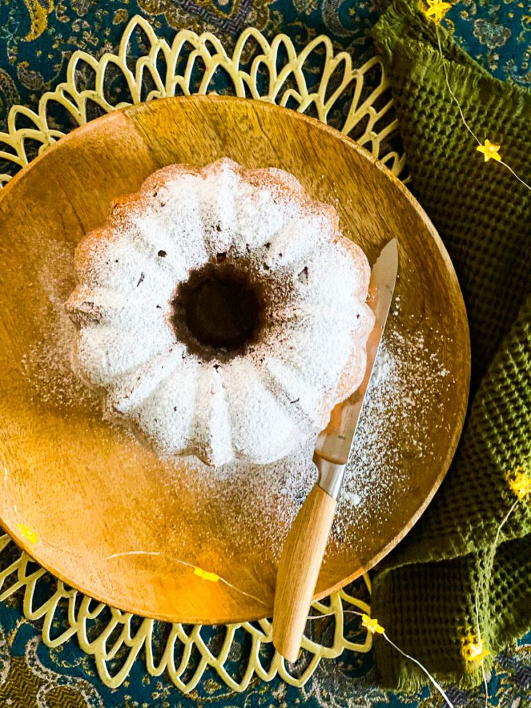 Quarkstollen Gugelhupf mit Aprikosen und Mandarinen im Ganzen von oben 