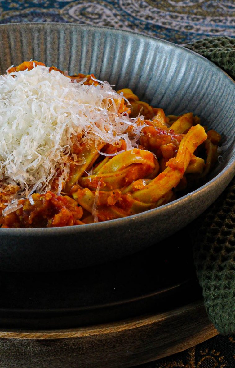 One Pot Pasta mit Linsenbolognese - Holla die Kochfee