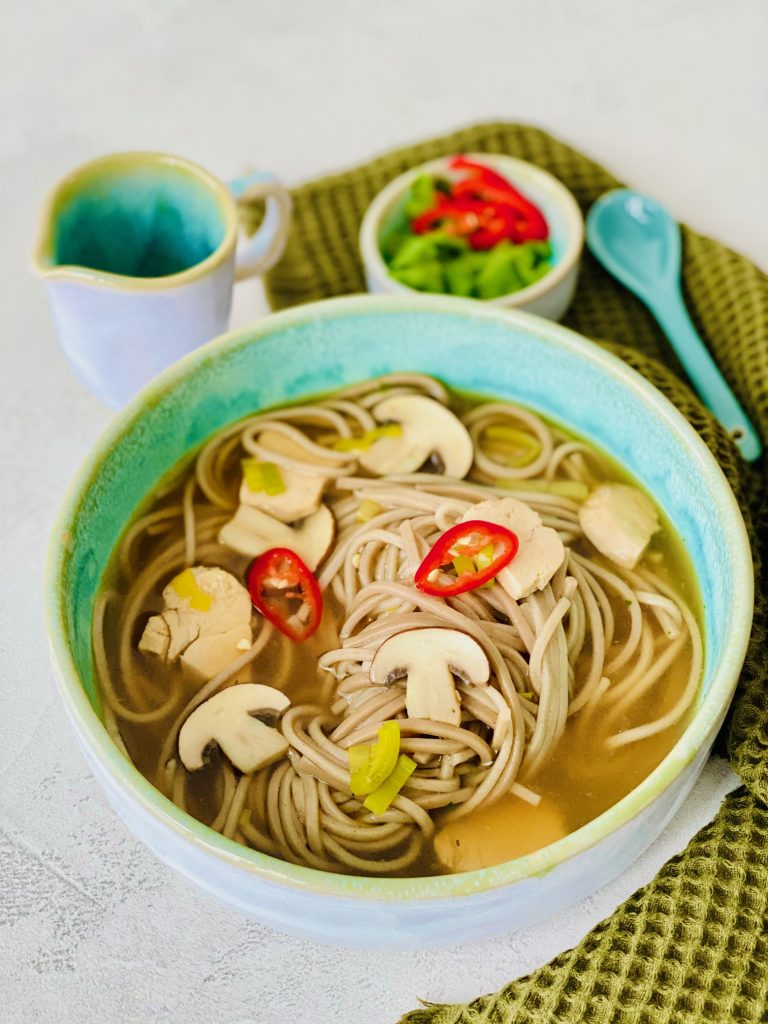 Blitzschnelle Misosuppe mit Sobanudeln