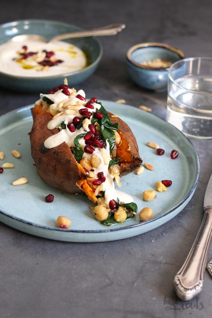 Kartoffelfreitag mit Marc von Bake to the roots - gebackene Süßkartoffel mit Tahini 