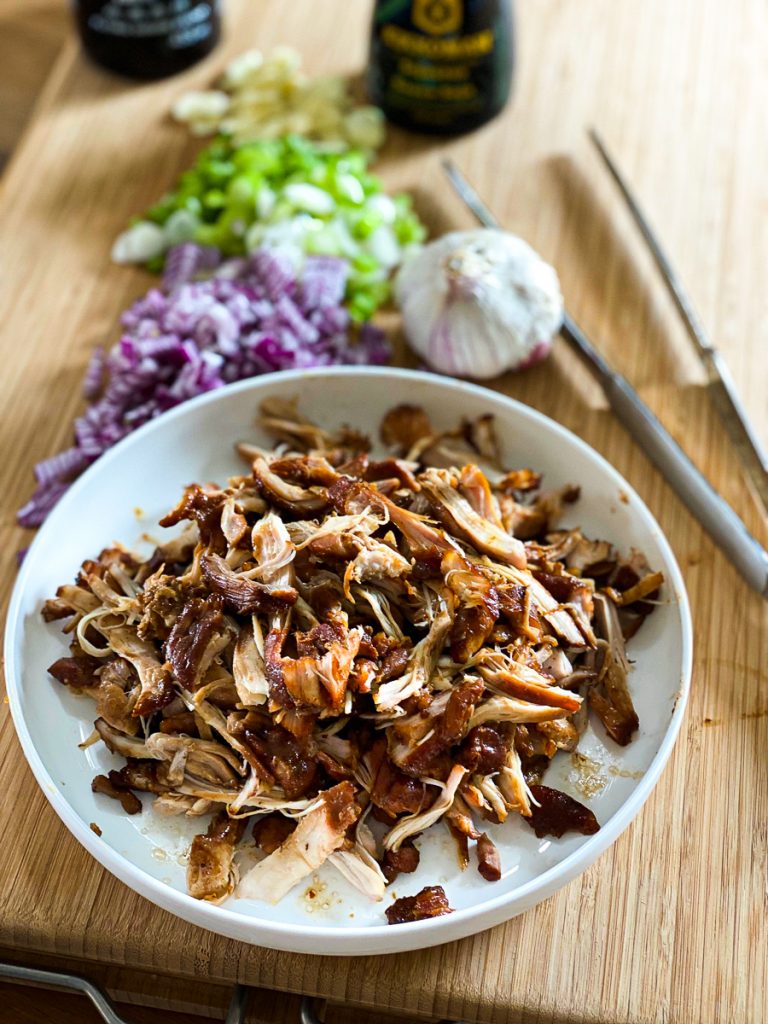 Pulled Chicken Burger schnell und einfach - das Fleisch gerupft