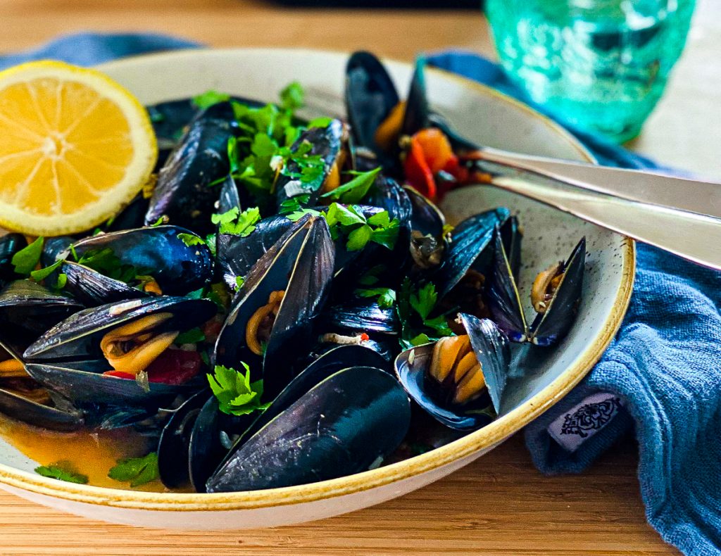 Miesmuscheln in Tomaten-Weißweinsoße