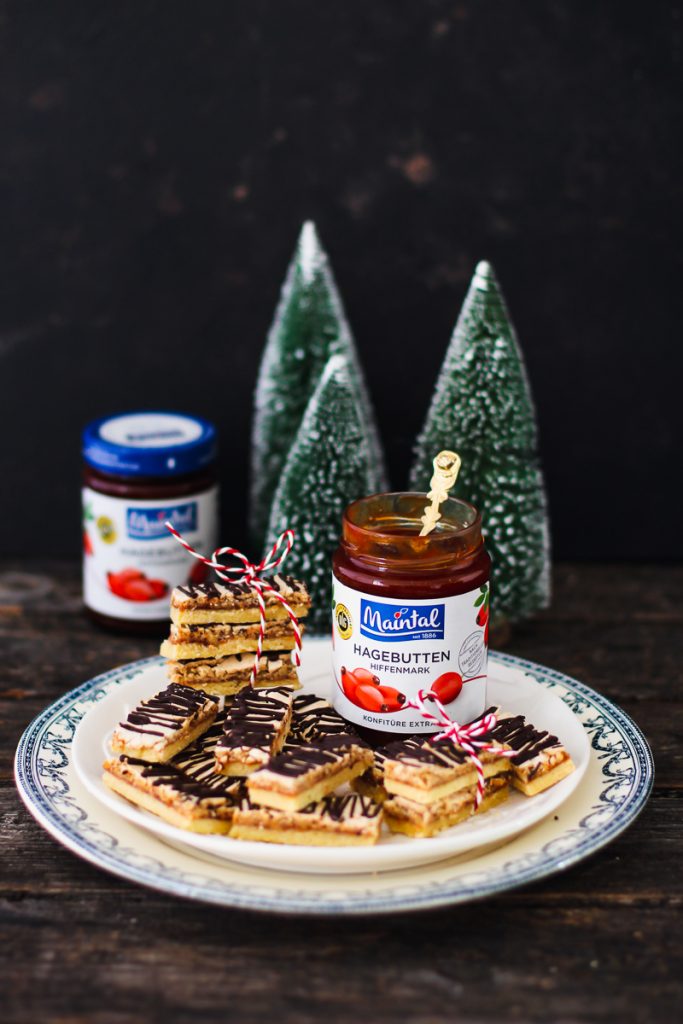 Linzer Plätzchen mit Hagebutte und Baiser mit Maintal Hagebutte im Glas 