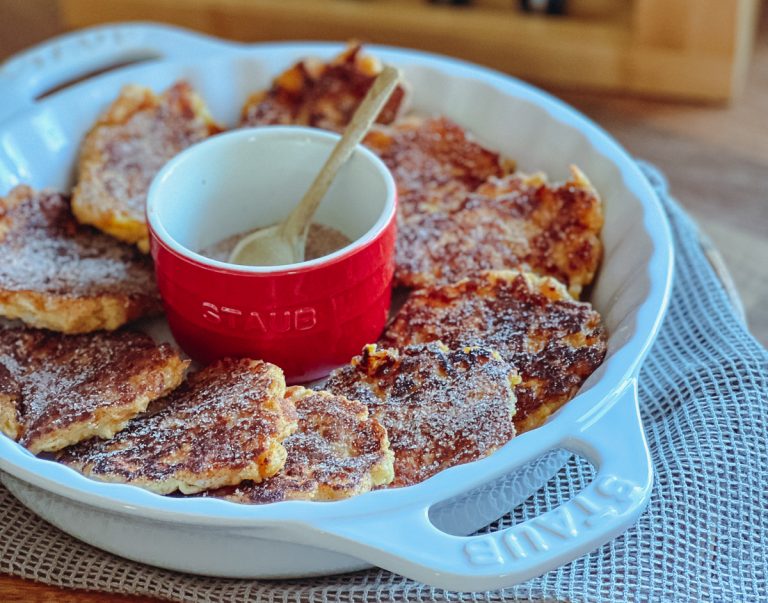 Fettarme Apfel-Pfannkuchen mit Joghurt ohne Zucker