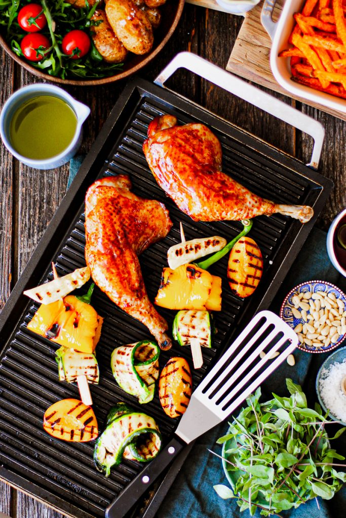 Grillplatte mit glasiertem Hähnchen