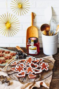 Beste Honiglebkuchen Plätzchen Nahaufnahme ausgestochene Herzen und Männchen