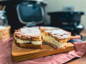 French Toast Kuchen mit Zimt mit Puderzucker