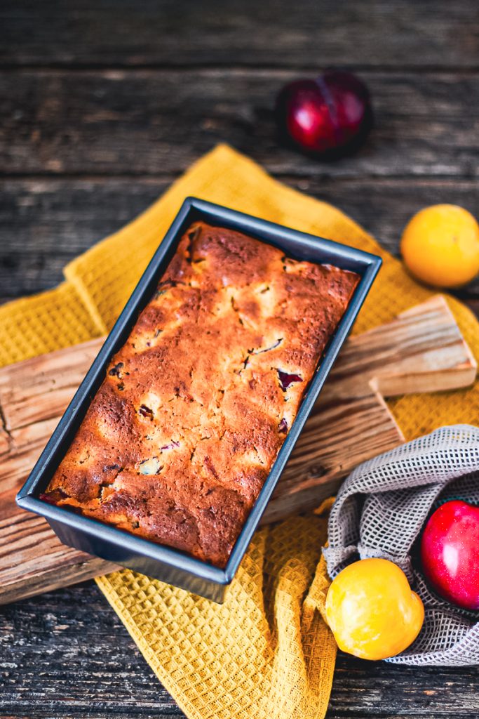 Pflaumenkuchen frisch aus dem Ofen