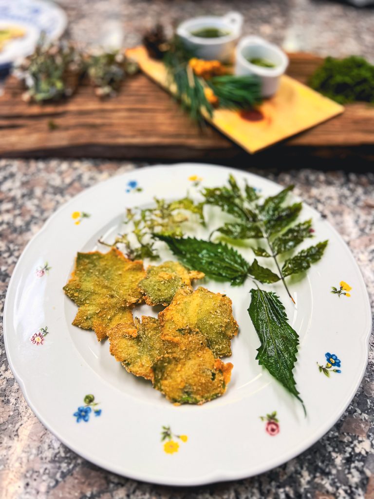 Waldküche im Hotel Tann - Huflattichschnitzel