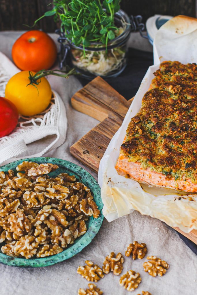 Schnelles Lachsfilet mit köstlicher Walnusskruste - Holla die Kochfee Schnelles Lachsfilet mit köstlicher Walnusskruste - Holla die Kochfee