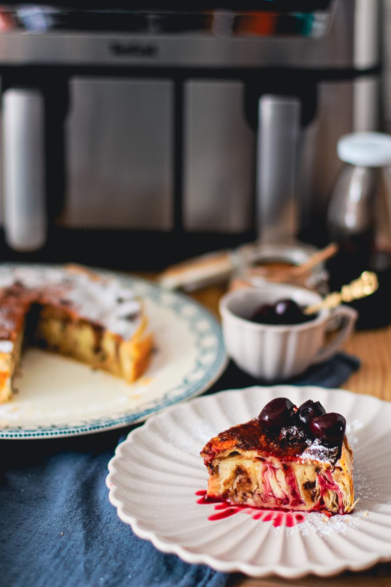 Süßer Strudel mit Plätzchen, Lebkuchen und Glühweinkirschen