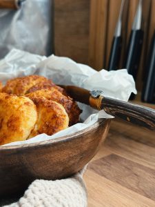 Einfachste leckere Käsepuffer aus Kloßteig