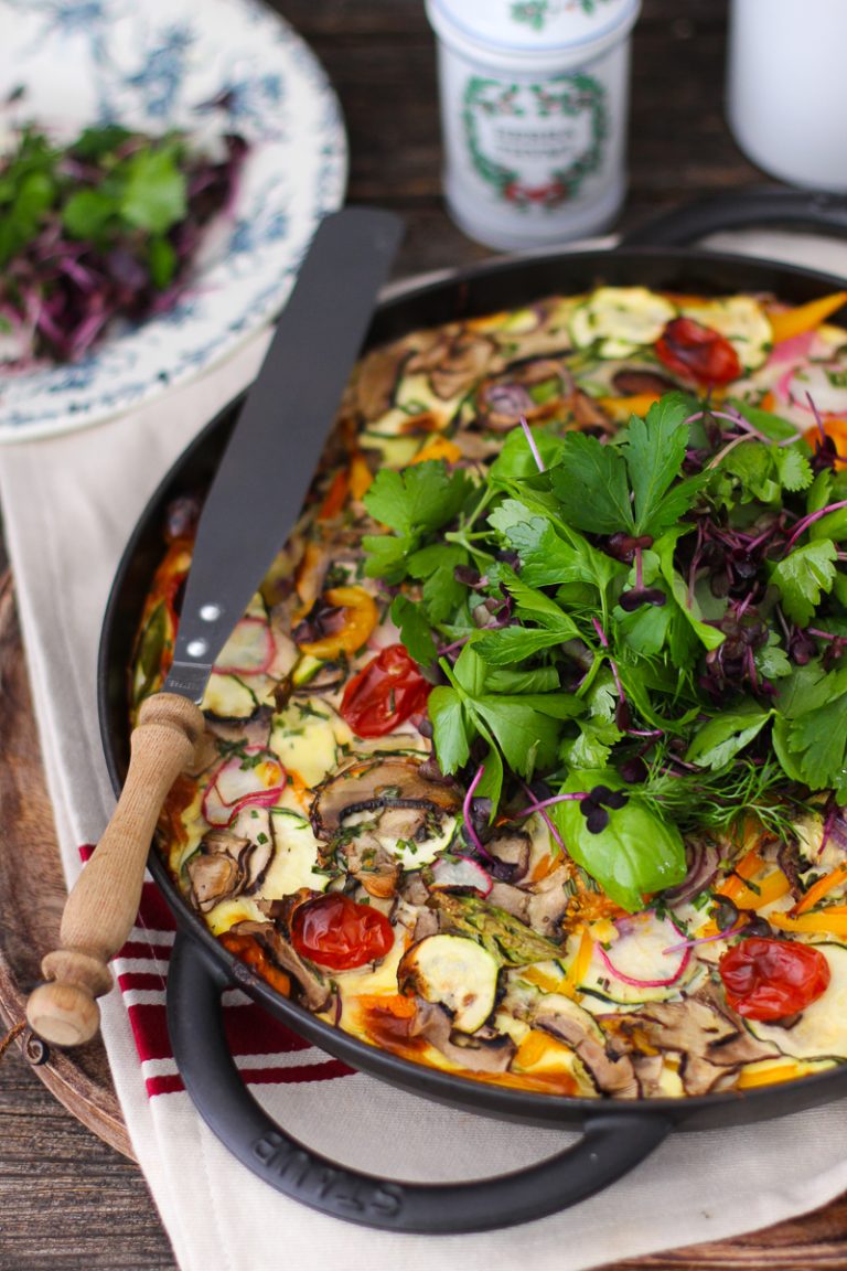 Bunte Gemüse-Frittata mit Kräutersalat - Holla die Kochfee