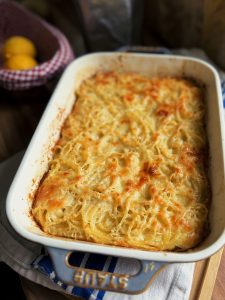 Knuspriger Nudelauflauf mit viel Käse