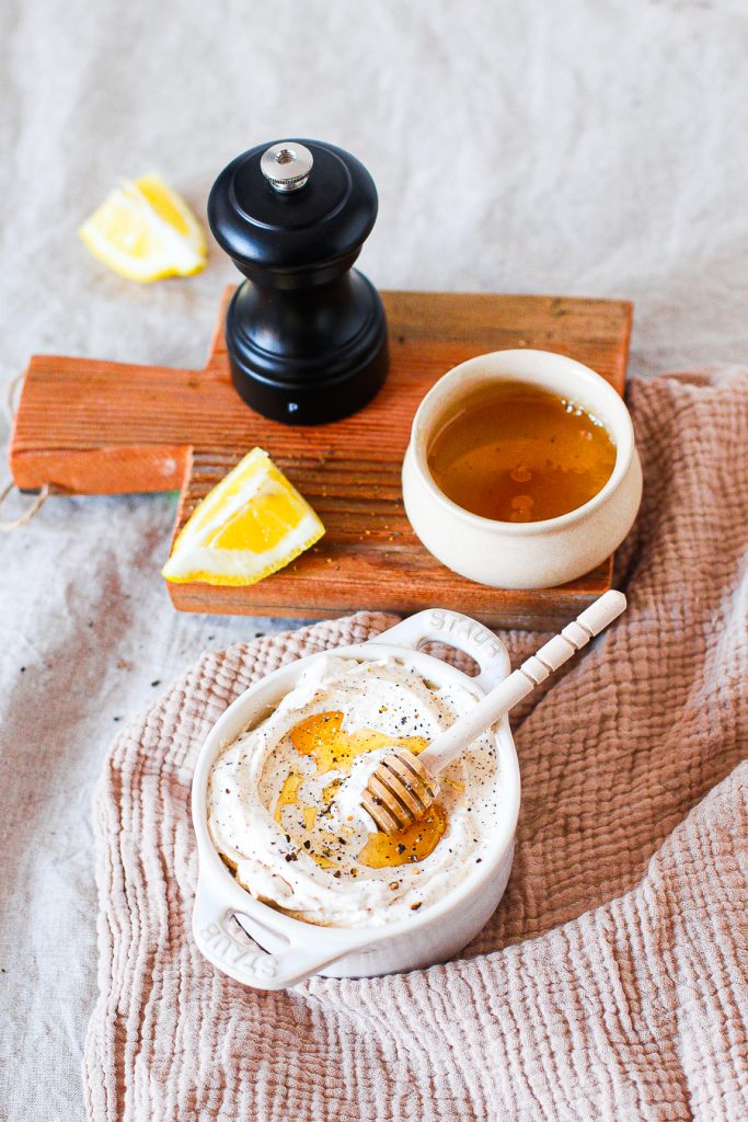 Nussbutter mit Honig und Pfeffer zum Grillen oder auf’s Brot