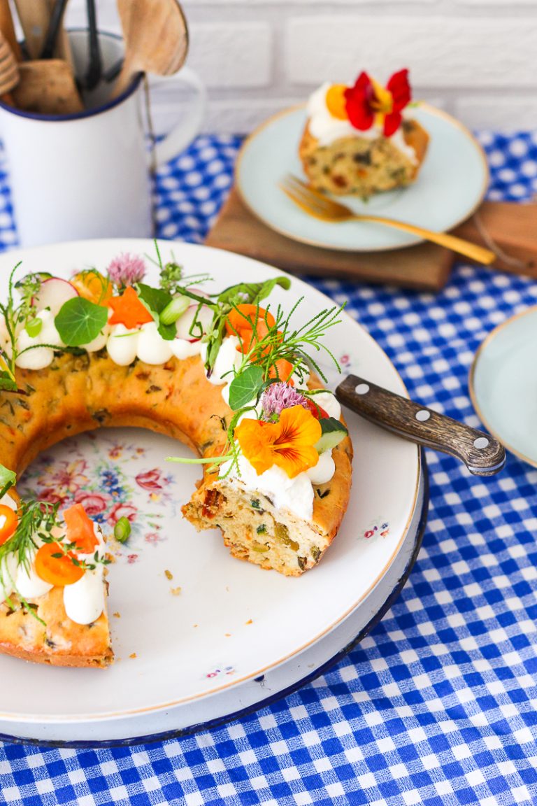 Herzhafter Antipasti Kuchen mit Frischkäse