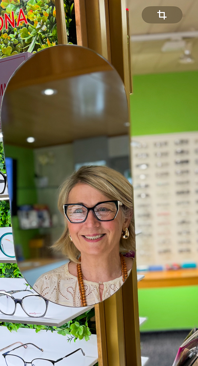 Brillen anprobieren bei Besser sehen. in Nürnberg lokaler Optiker