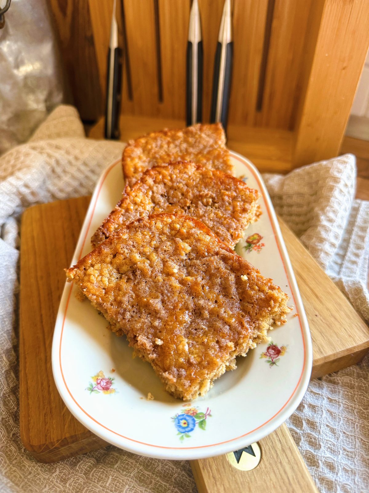 Fettarme proteinreiche Apfel-Zimt-Schnitten ohne Mehl mit wenig Zucker