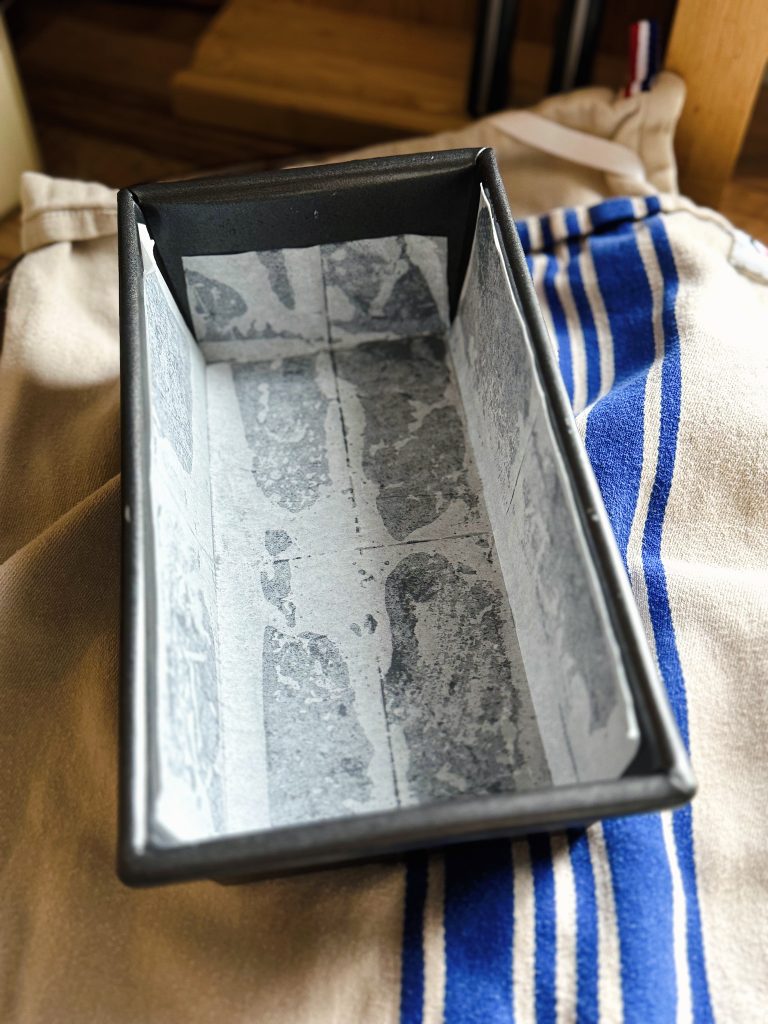 Form gefettet und ausgelegt