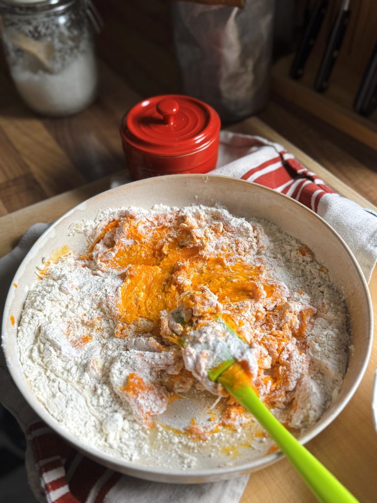 Schnelle Parmesan Kürbis Gnocchi für Faule Teig zubereiten