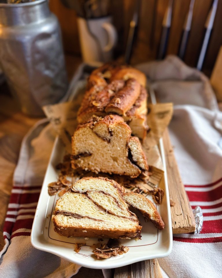 Mandel-Zimt-Zopf wie vom Weihnachtsmarkt aufgeschnitten