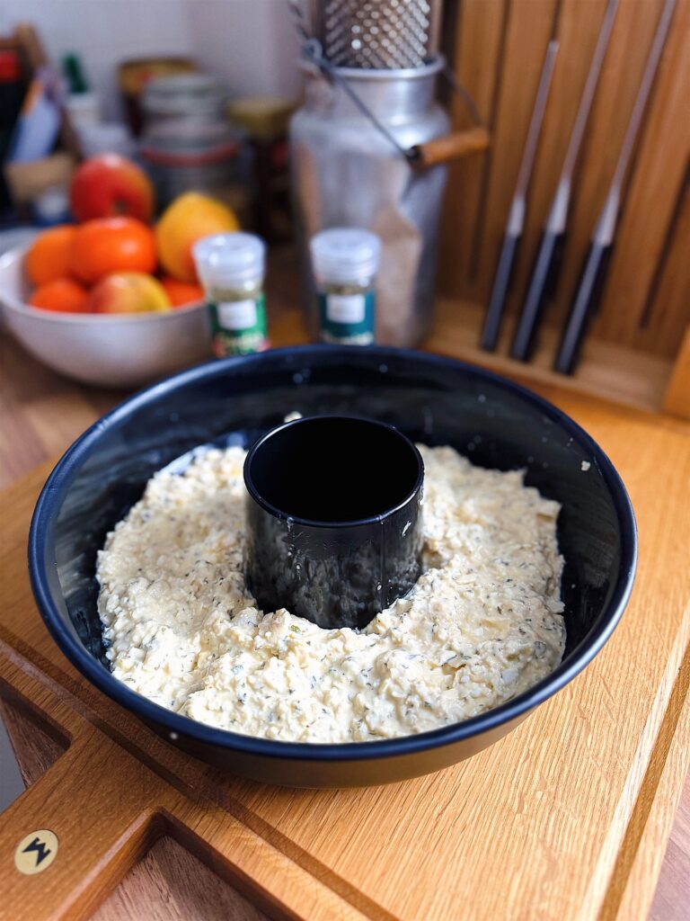 Vegetarischer Börek Auflauf Teig in der Form