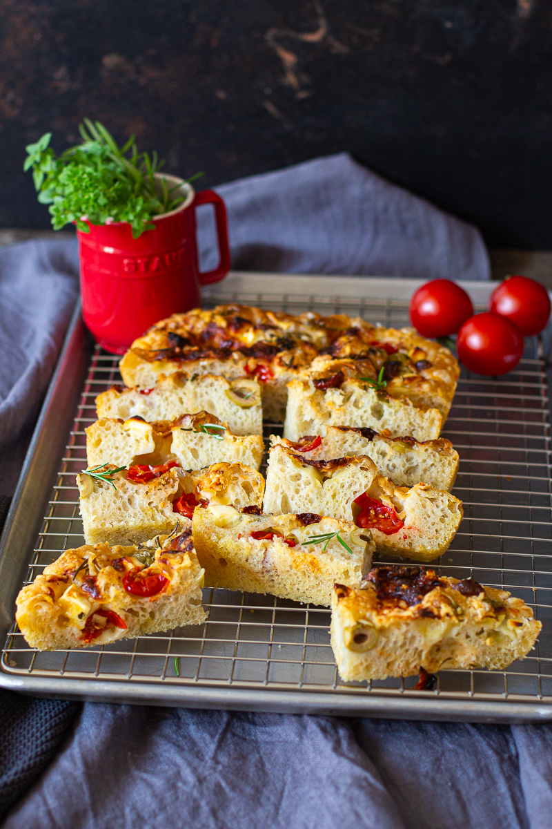 Einfache Käse Focaccia mit Trockenhefe
